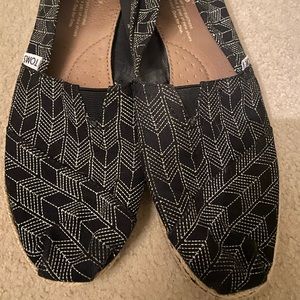 TOMS black size 7.5